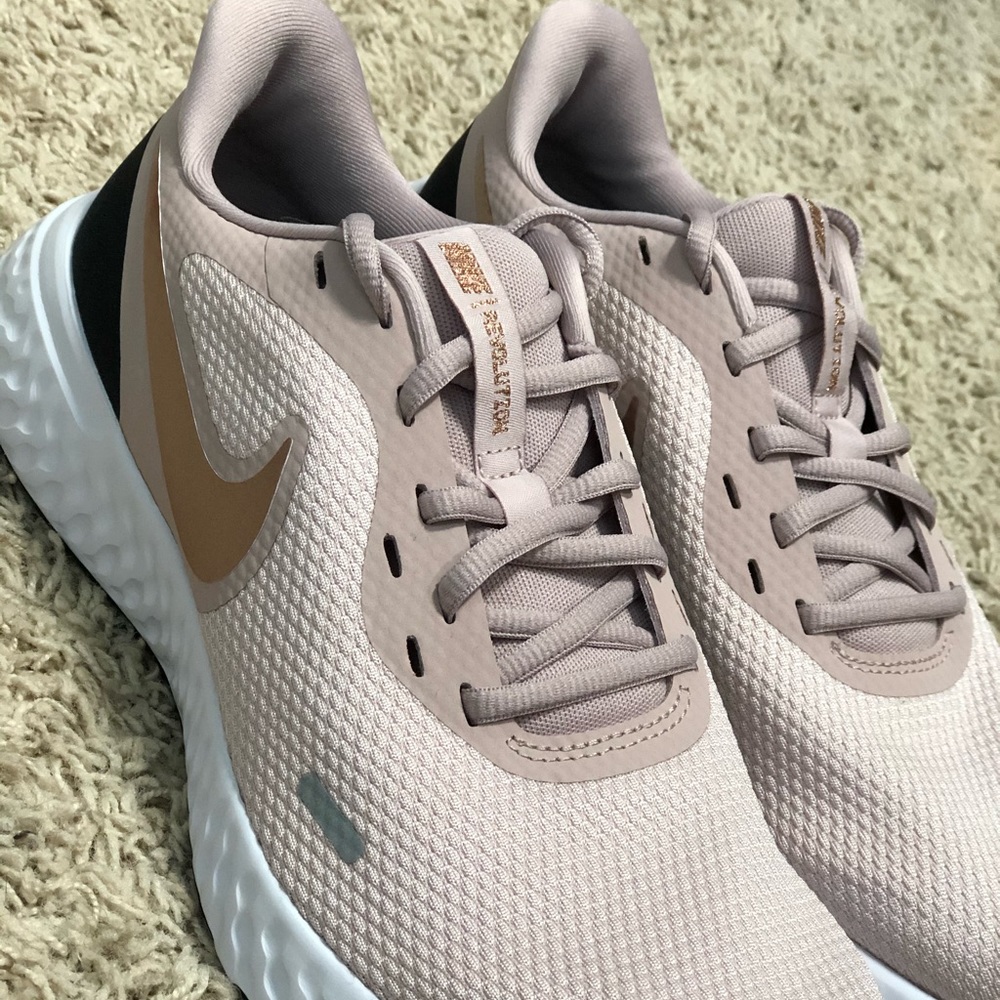 Nike Revolution 5 running shoes Size 9